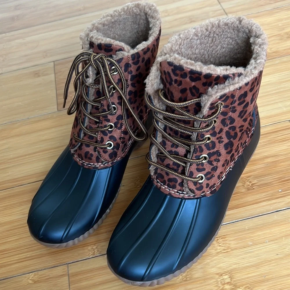 Leopard print duck booties size 9 NWOT - Picture 2 of 4